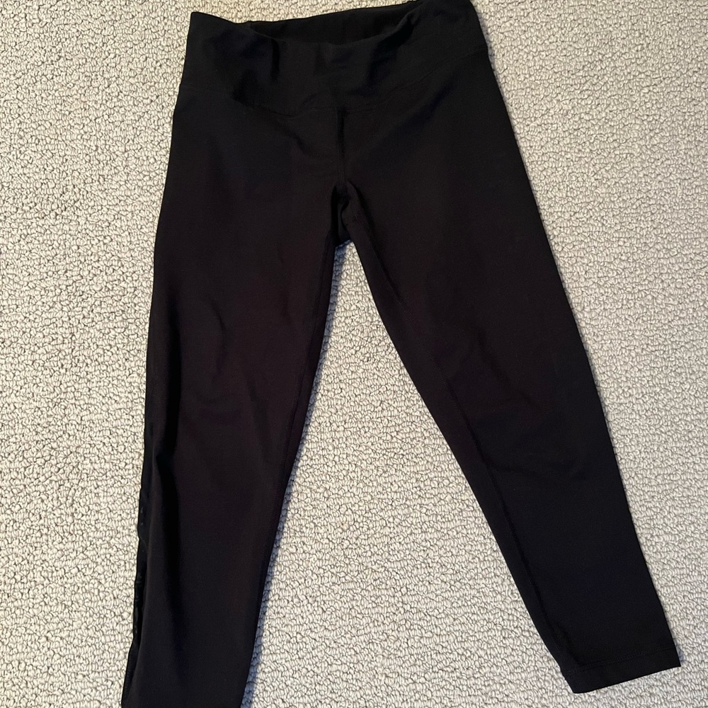 ZELLA black capri leggings with side mesh